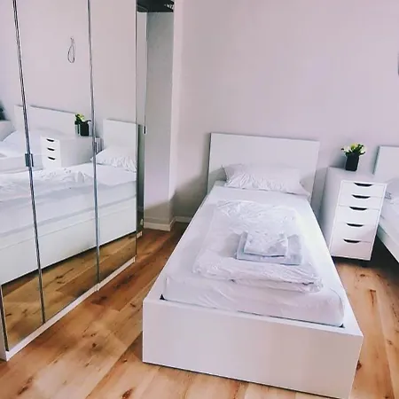Moderne - Stylisch Und Schick Mit 2 Schlafzimmern Auf 100qm Apartment *